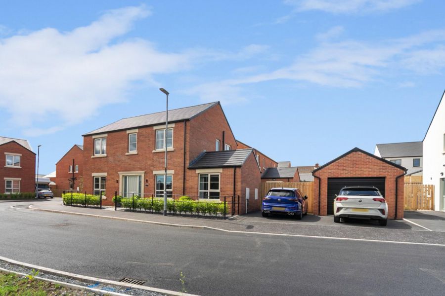 11 Castlelodge Gardens, Comber, Newtownards, BT23 5FR