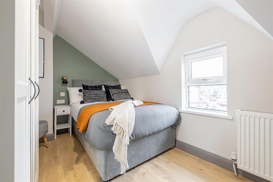 Room 6, 300 Beersbridge Road, Belfast, BT5 5DY