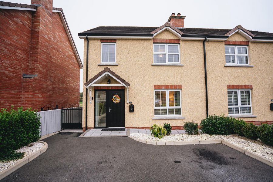 14 Knowehead Close, Broughshane, BT43 7FE