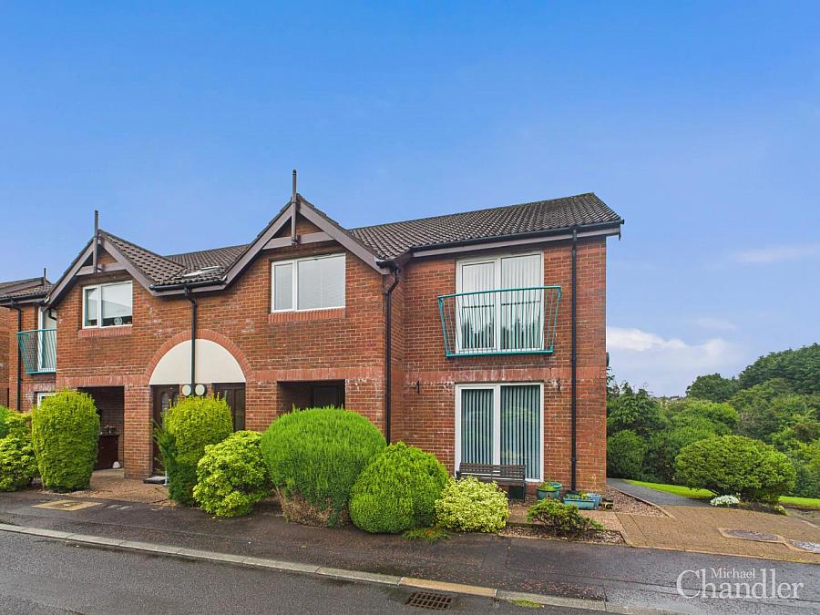 17 Queensfort Court, Carryduff, BT8 8NF