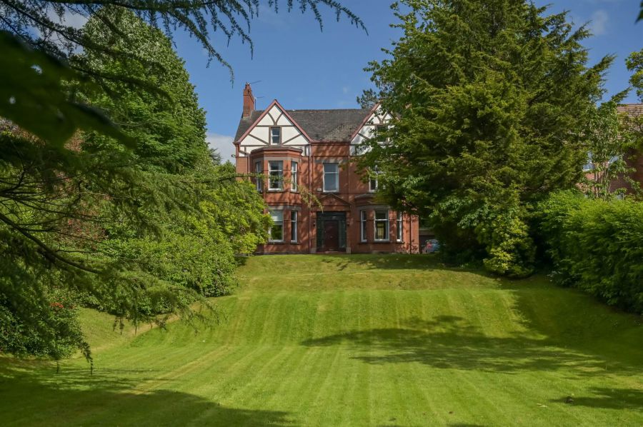 56 Demesne Road, Holywood, BT18 9EX