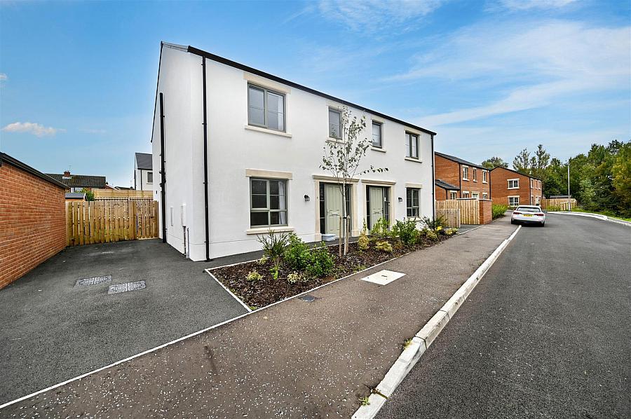 9 Castlelodge Gardens, Comber, BT23 5FR